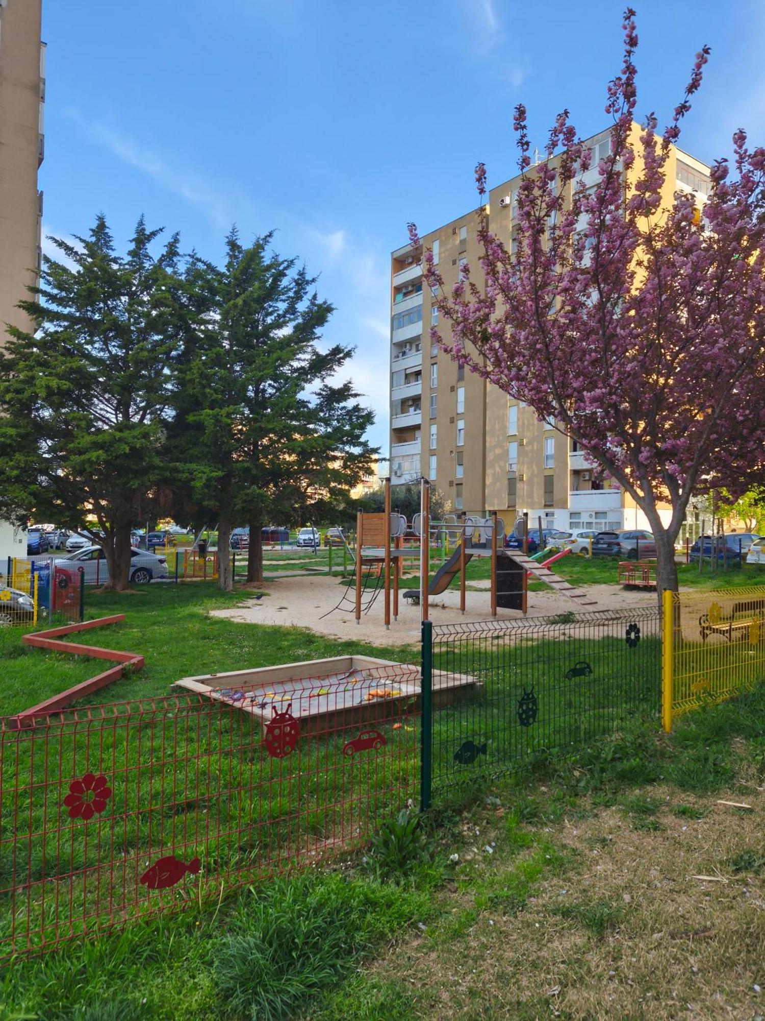 Zora Apartman